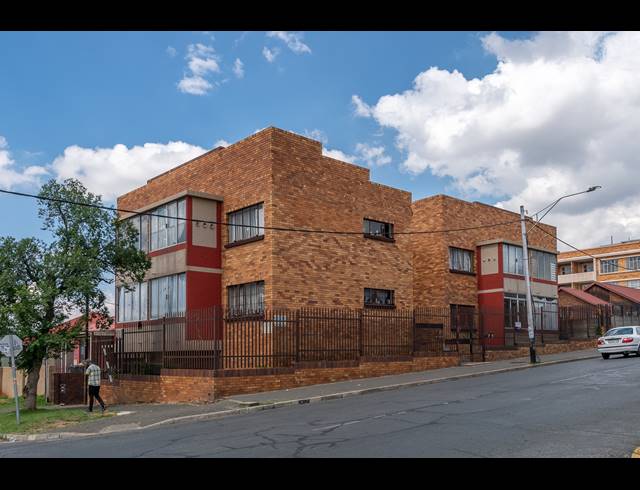 8 BEDROOM APARTMENT BLOCK FOR SALE IN ROSETTENVILLE